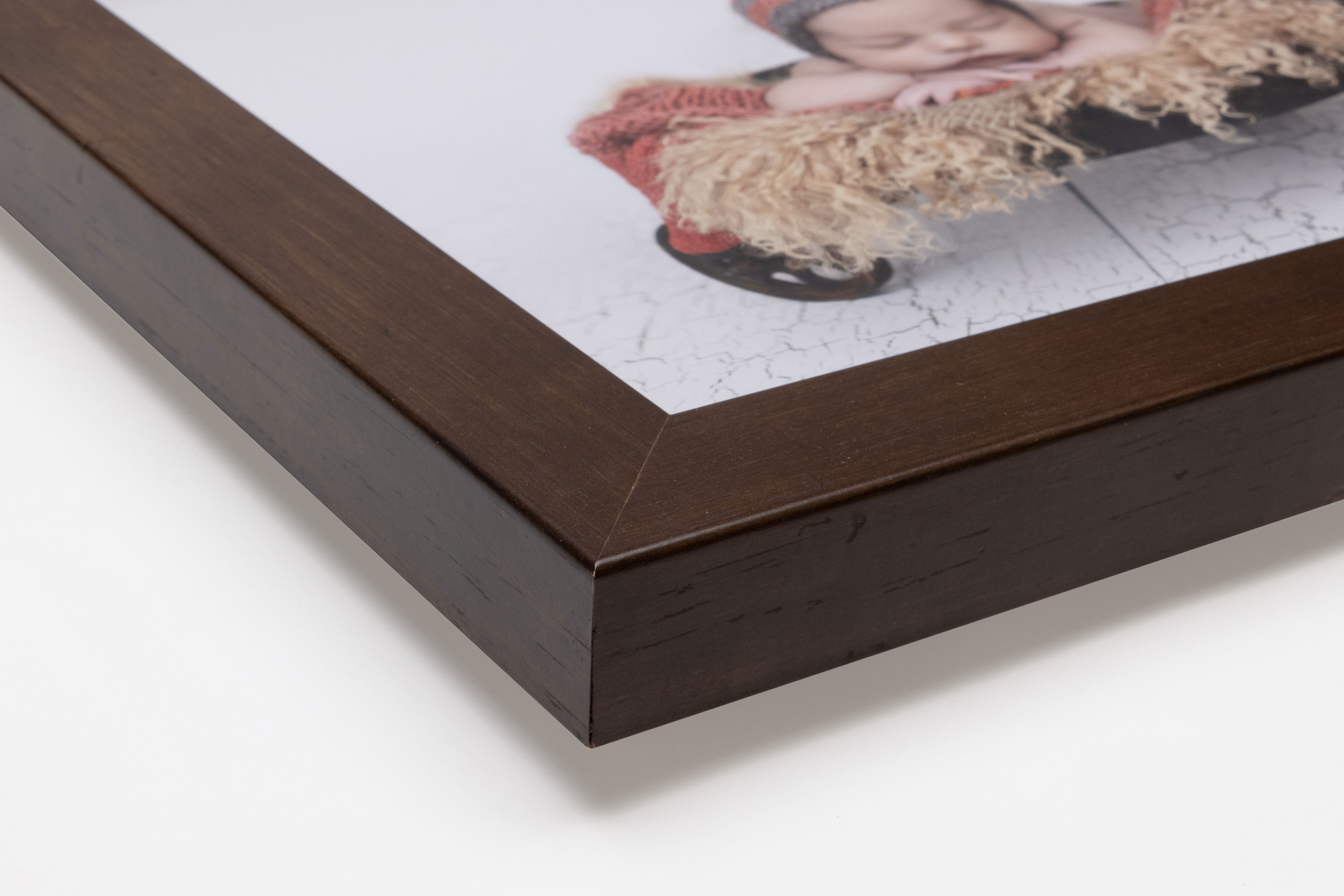 Corner detail of Mocha Gallery Frame moulding in 1½" profile