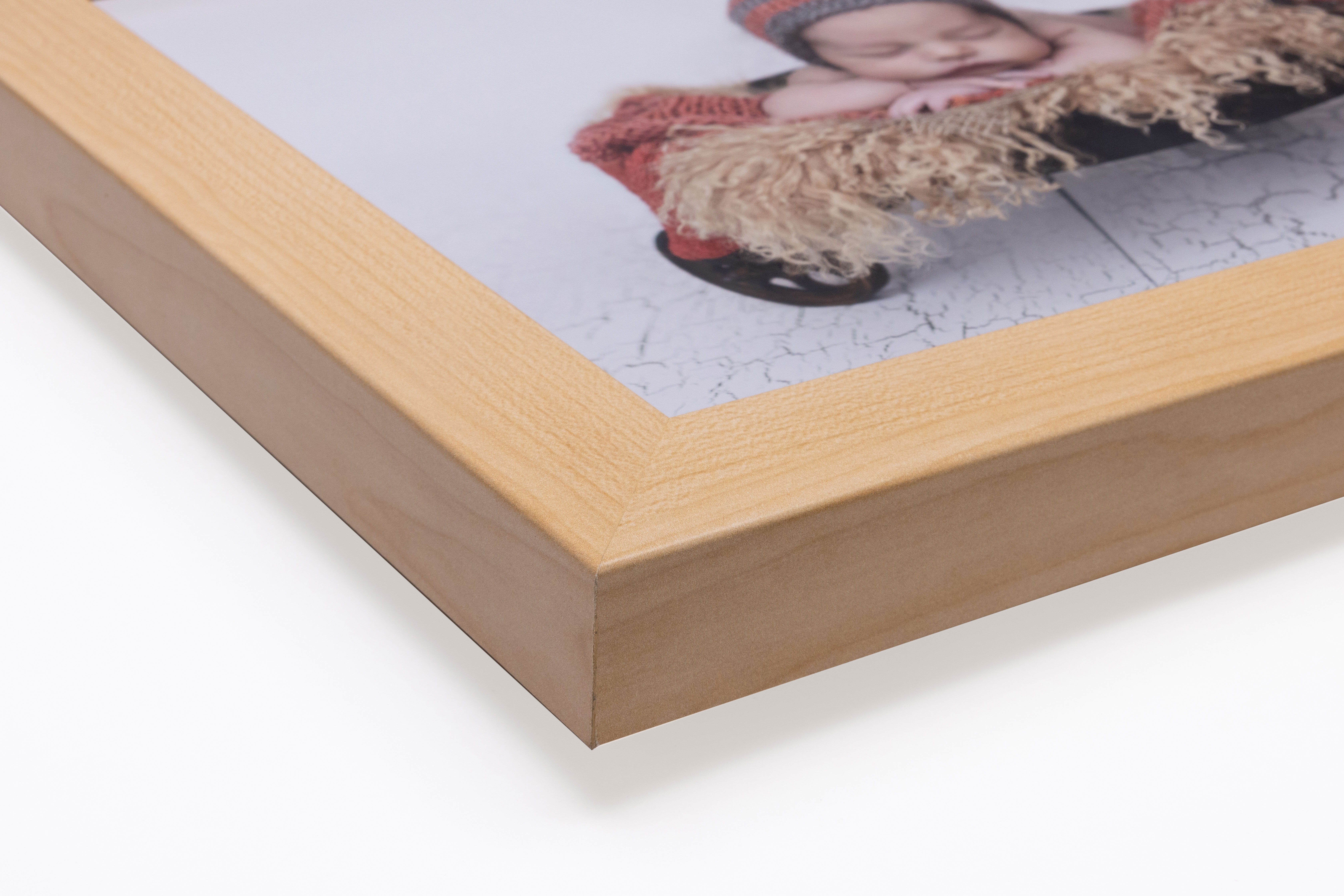 Corner detail of Natural Gallery Frame moulding in 1½" profile